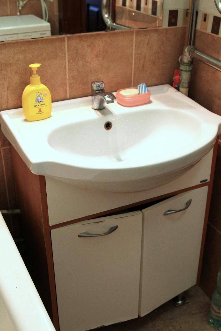 Apartment Near Metro Akademgorodok Kiev Ngoại thất bức ảnh