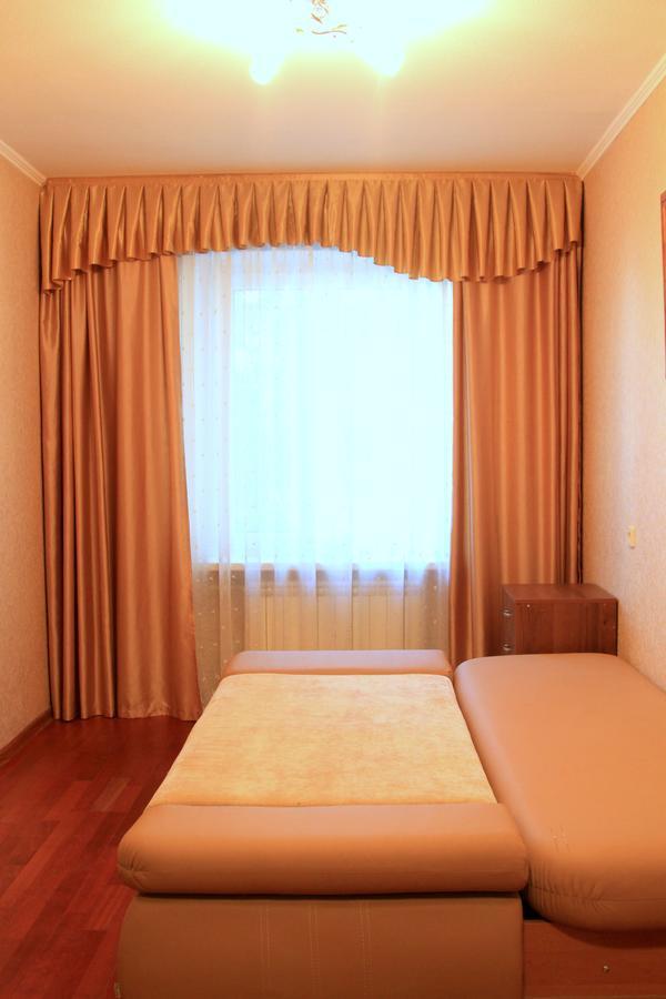 Apartment Near Metro Akademgorodok Kiev Ngoại thất bức ảnh